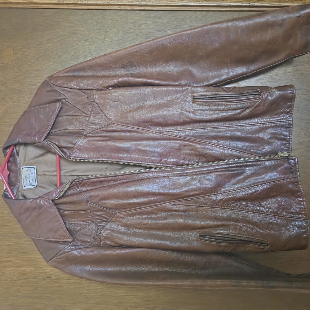 Brown Leather Jacket with Classic Collar and Ribbed Cuffs